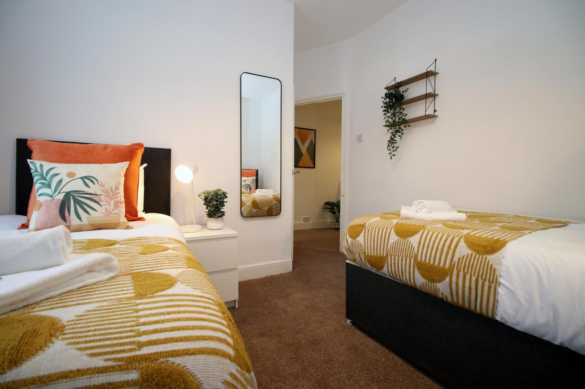 Spacious 4 Bedroom House - Moira Lodge By Ty Sa Cardiff Eksteriør billede