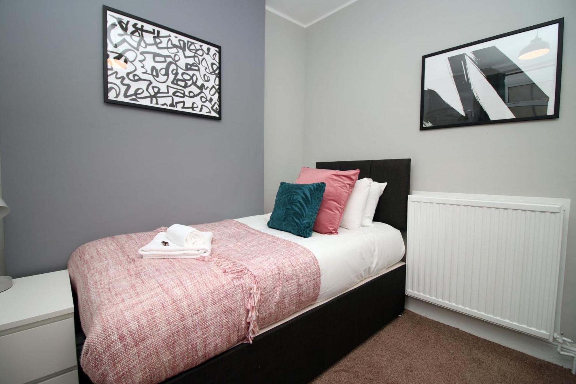 Spacious 4 Bedroom House - Moira Lodge By Ty Sa Cardiff Eksteriør billede
