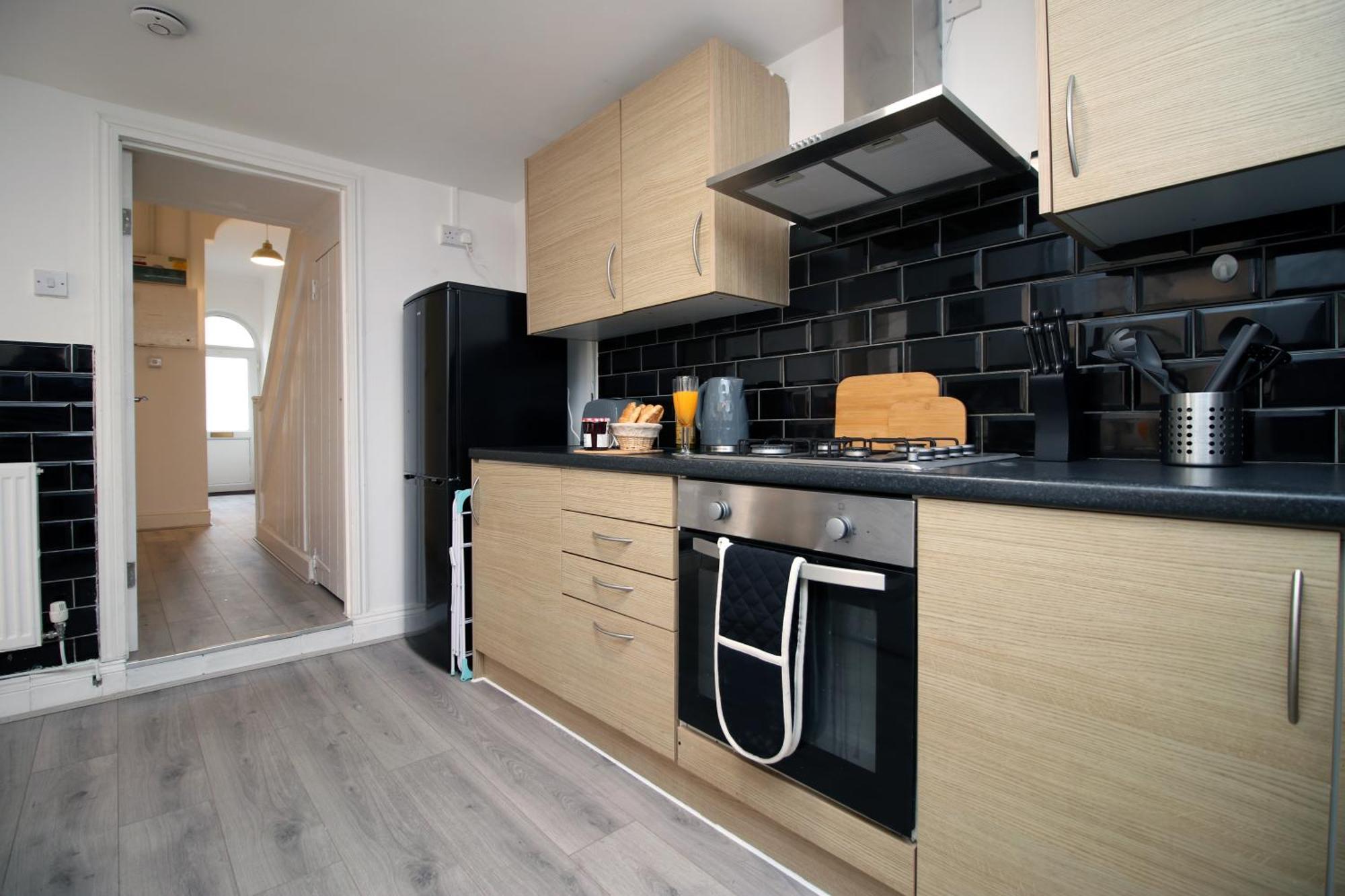 Spacious 4 Bedroom House - Moira Lodge By Ty Sa Cardiff Eksteriør billede