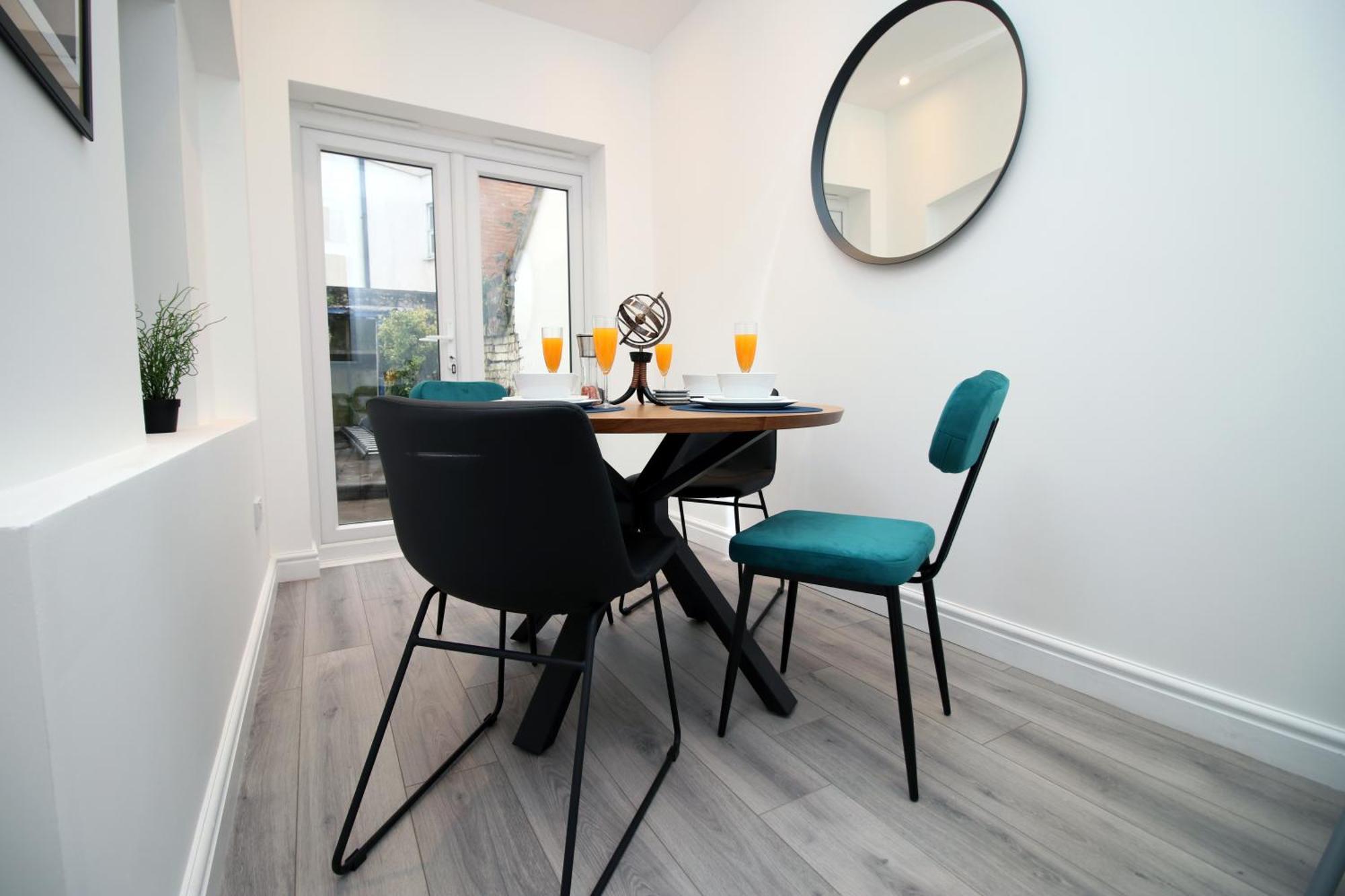 Spacious 4 Bedroom House - Moira Lodge By Ty Sa Cardiff Eksteriør billede